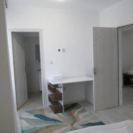 Happy * クラヨーヴァ