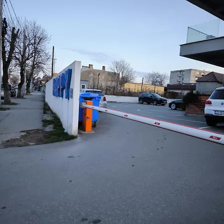 Happy アパート クラヨーヴァ